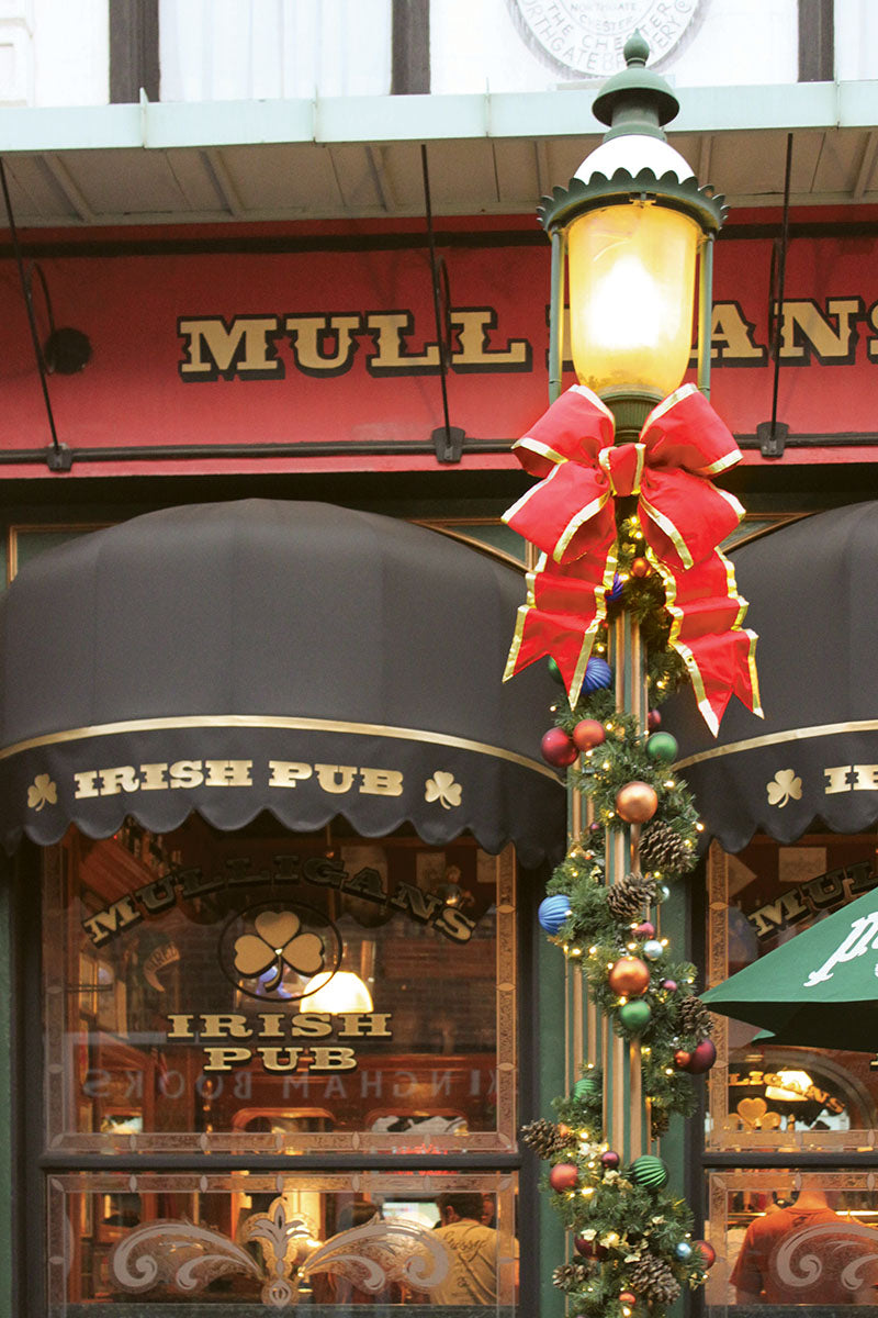Outdoor Pole Wrap with Decorated Garland