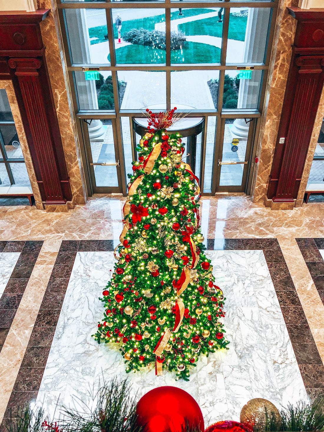 Four Tips for Adding Business Christmas Decorations