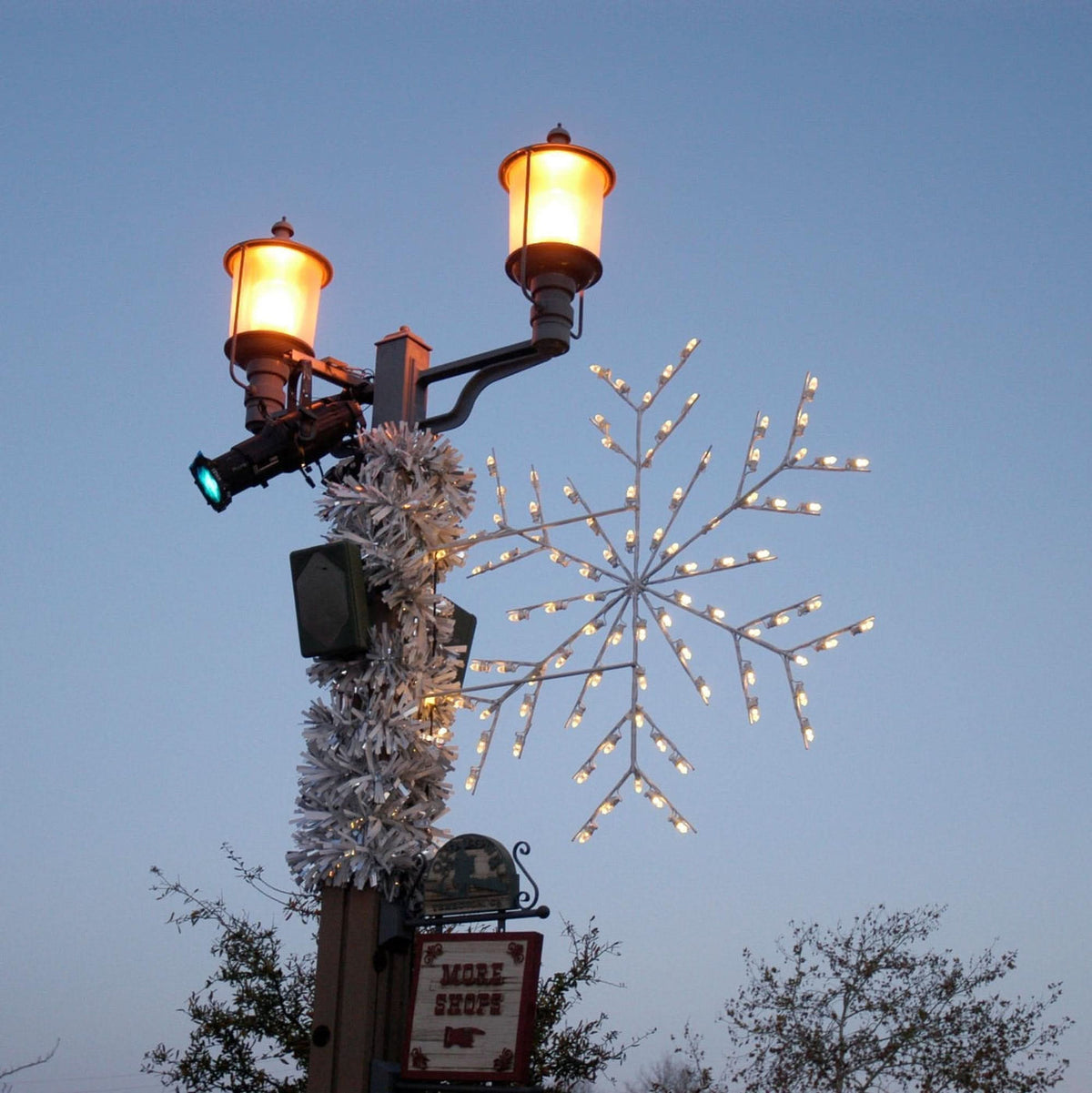 LED Deluxe Ice Snowflake Pole Mount
