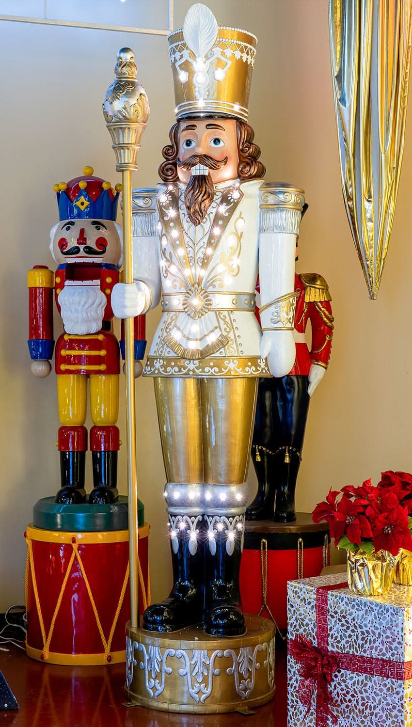 Designed for outdoor use to guard and flank entrances, line walkways, and enhance large tree and Santa-set displays
